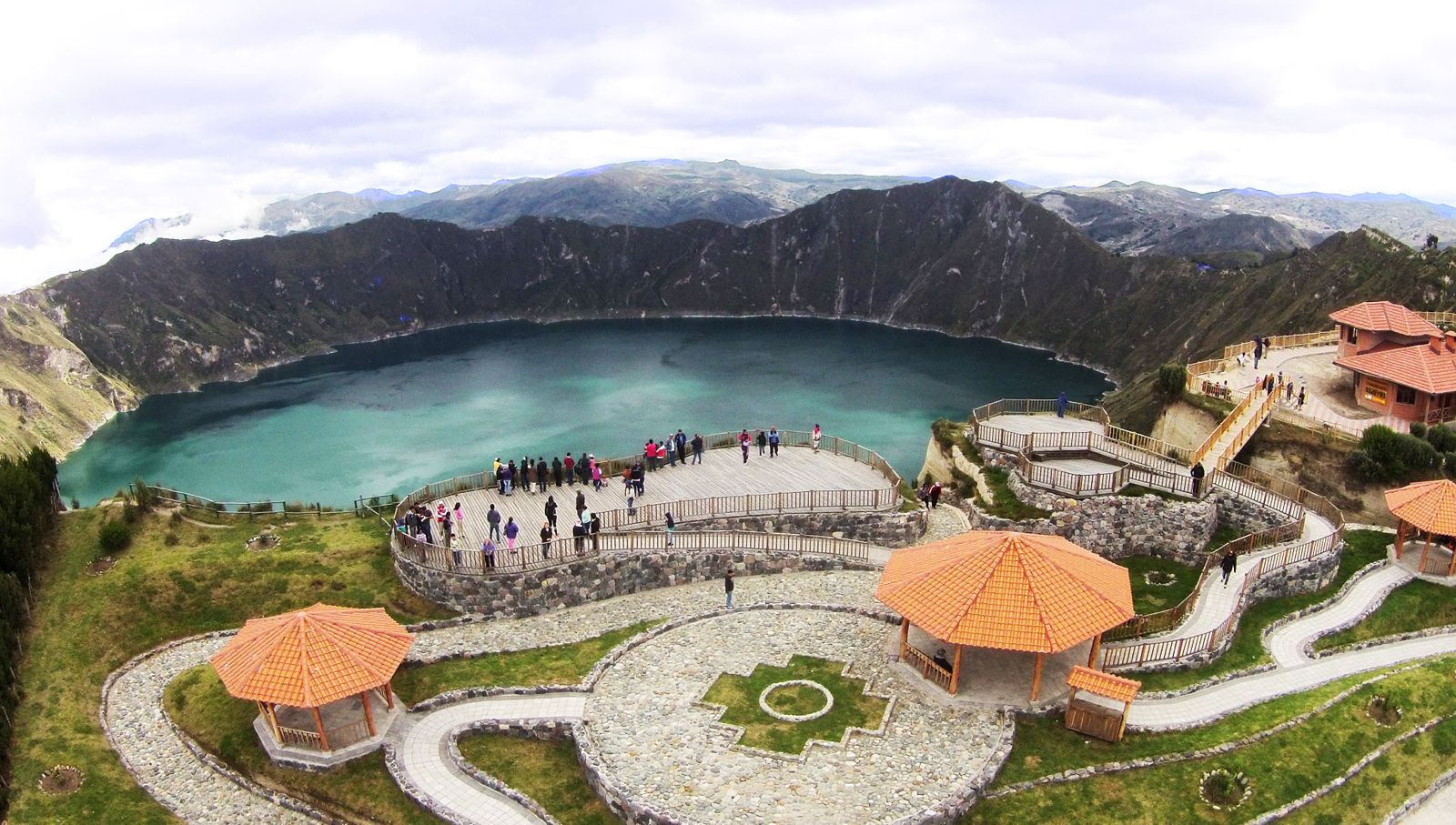 Cascada en la selva de Tena